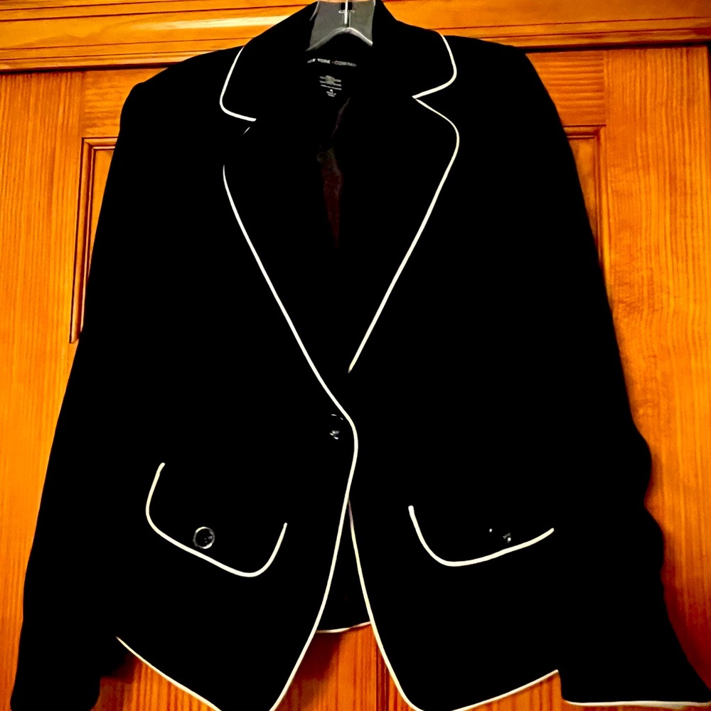 New York and Co Black with White Piping Blazer Size 4